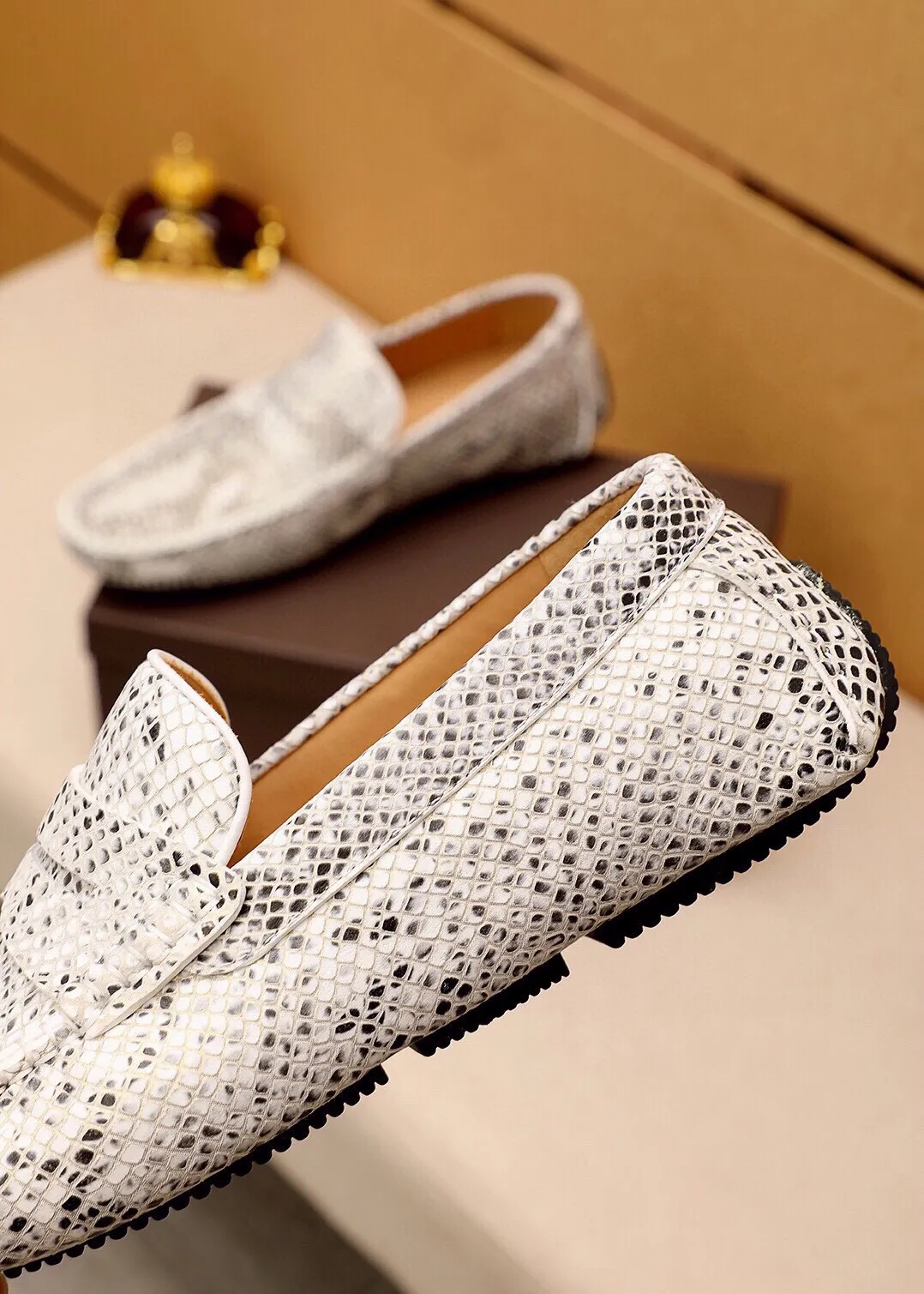 Men's Men's Shoes 💰: 480 💰💐 BV Men's Slip-on Shoes® [BOTTEGA VENETA] Official website counter new model, one-to-one mold opening ⚠Italian calfskin ➕Embossed ➕Cow 🐂 leather lining. Driving slip-ons, available at counters, sizes 38～44 (45🉑️customized)